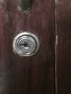 柜子上的钥匙丢了，怎……