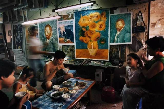 网友热评！20多年临摹9万多幅梵高画作，中国男子终去欧洲见真迹